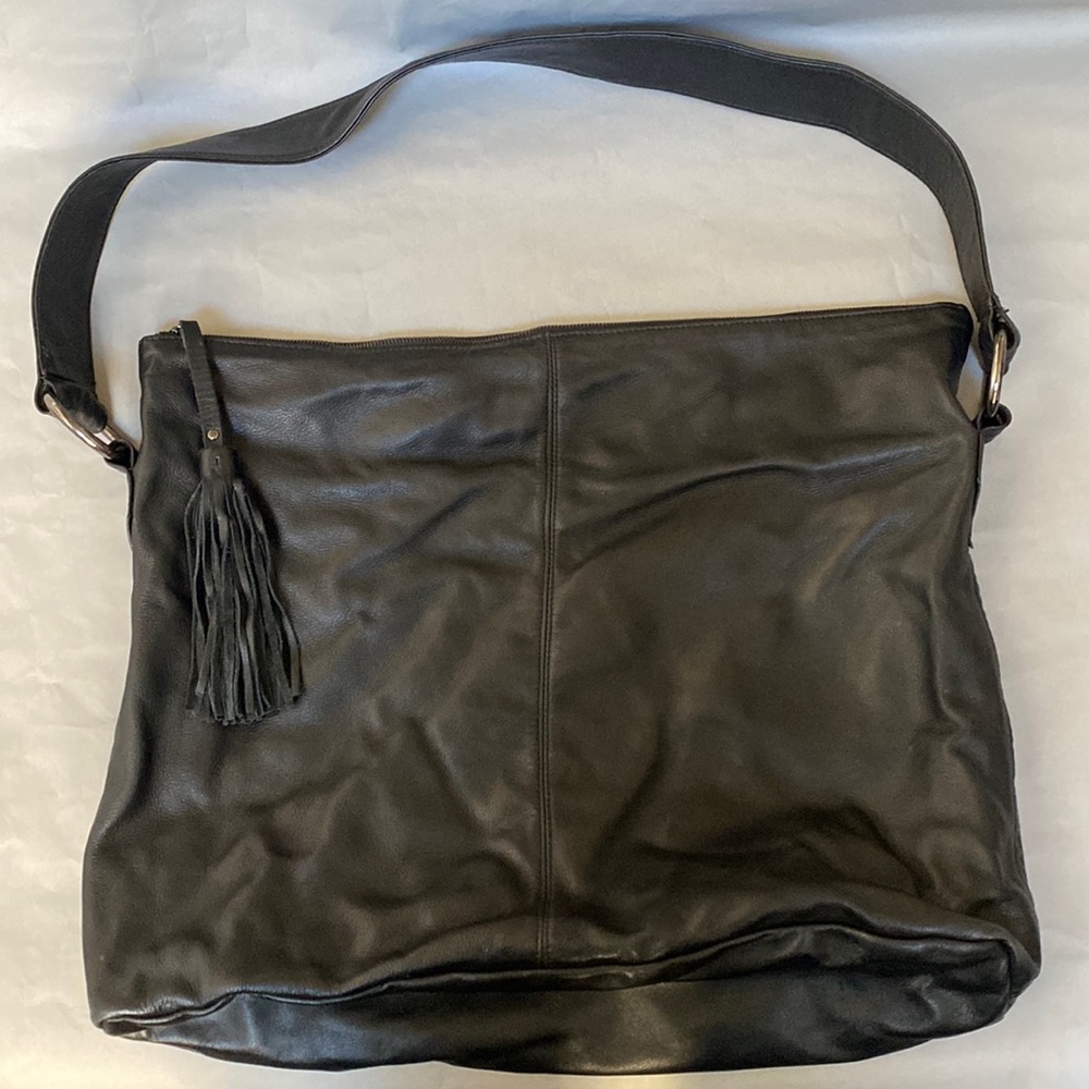 Marie Turnor extra large crossbody bag. Black.